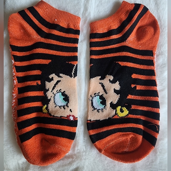 🔥SPOOKY "BETTY BOOP" SOCKS🔥 - Picture 4 of 4